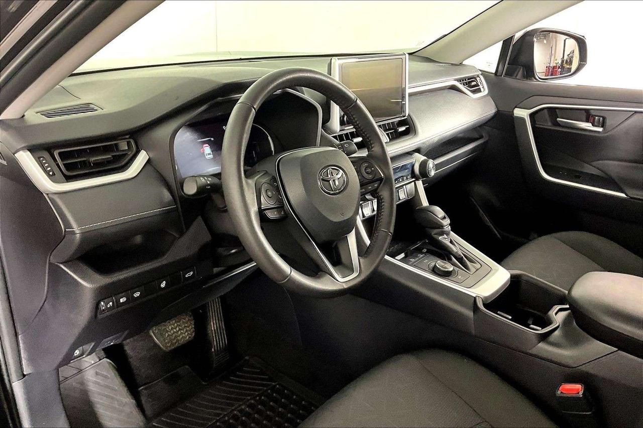 2024 Toyota RAV4 Hybrid XLE AWD Photo