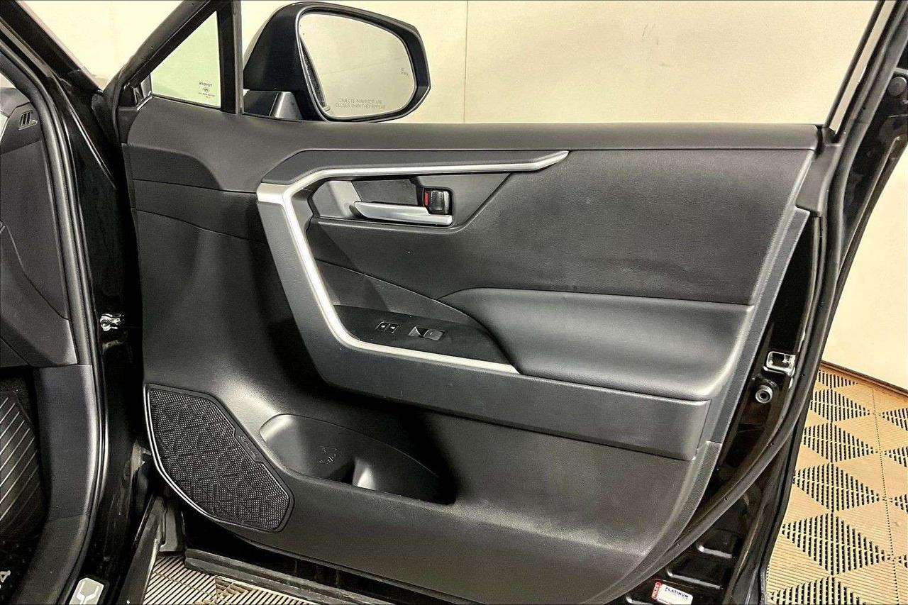 2024 Toyota RAV4 Hybrid XLE AWD Photo