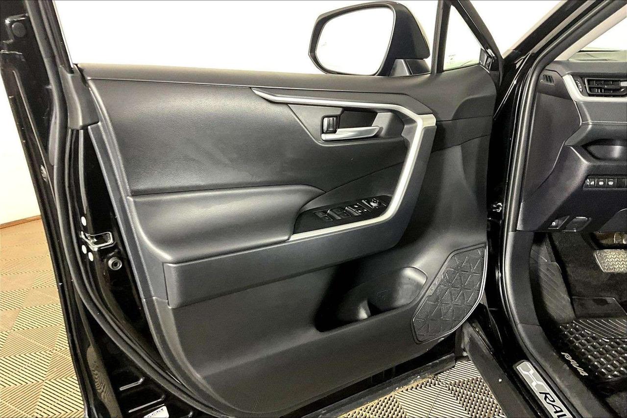 2024 Toyota RAV4 Hybrid XLE AWD Photo