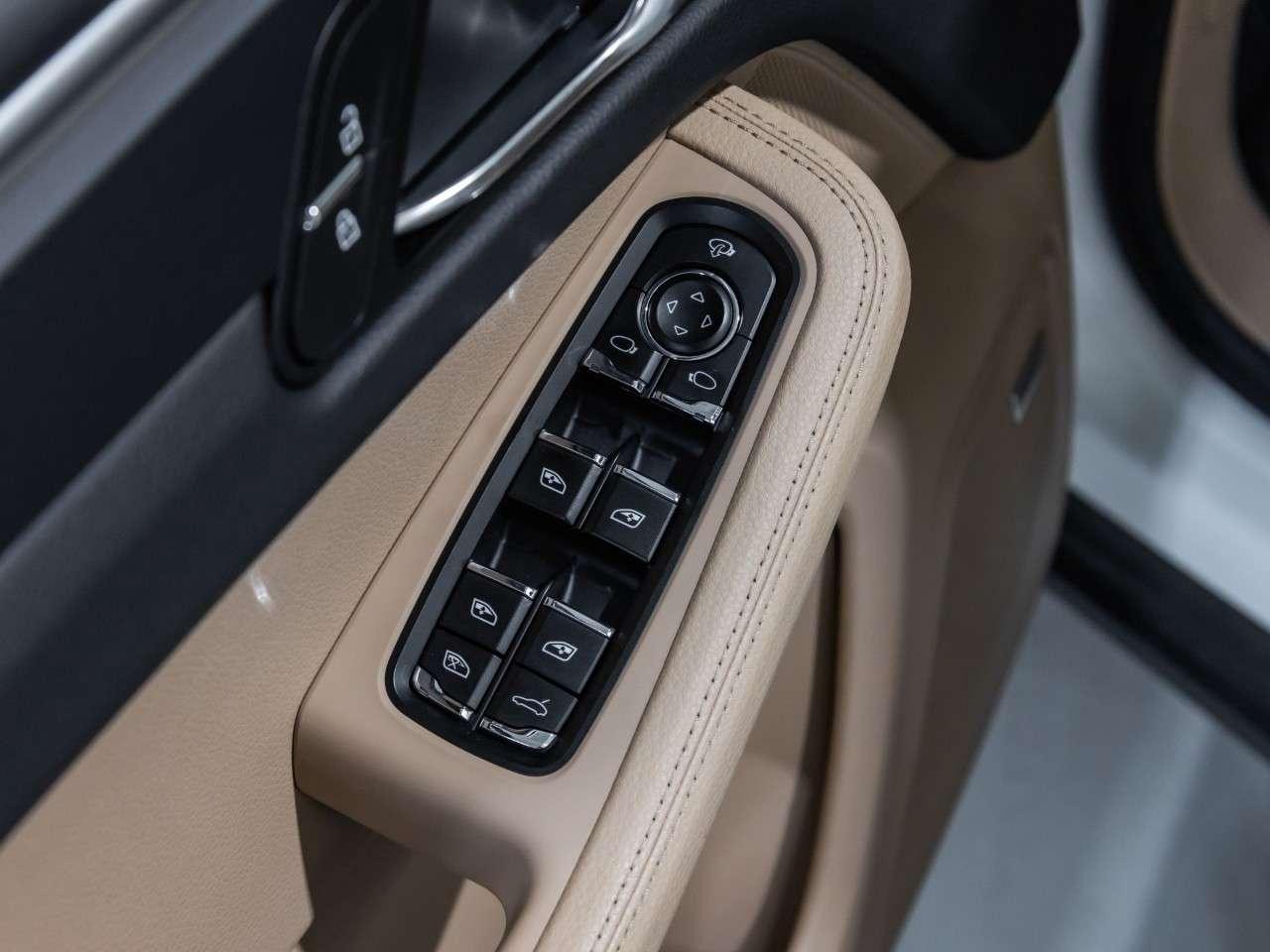 2023 Porsche Macan Macan Photo