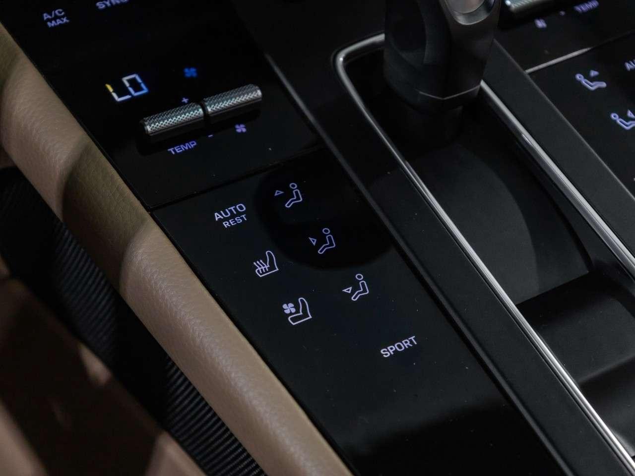 2023 Porsche Macan Macan Photo