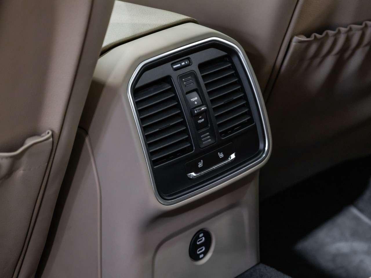 2023 Porsche Macan Macan Photo
