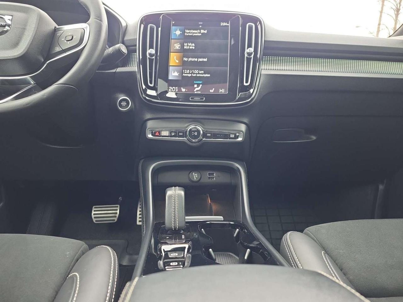 2022 Volvo XC40 T5 AWD R-Design * 1 OWNER / CARPLAY / PANORAMIC ROOF / CAMERA Photo