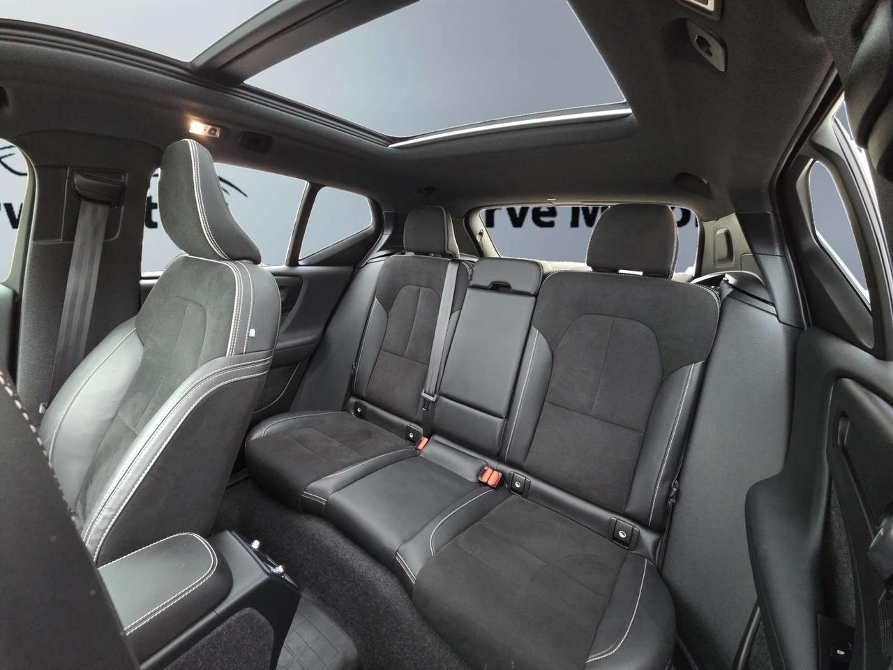 2022 Volvo XC40 T5 AWD R-Design * 1 OWNER / CARPLAY / PANORAMIC ROOF / CAMERA Photo