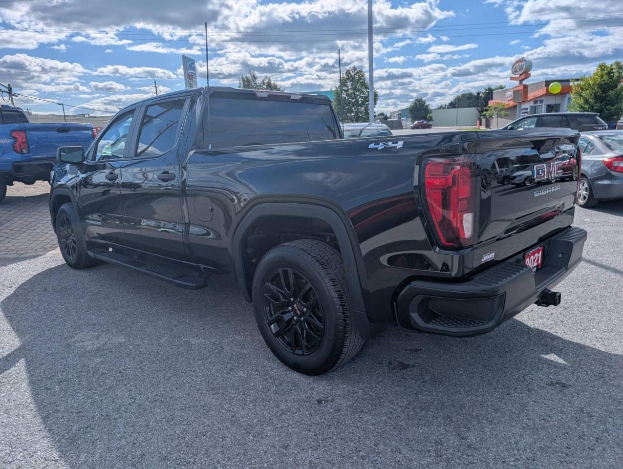 2021 GMC Sierra 1500 Crew Cab Standard Box 4-Wheel Drive Photo