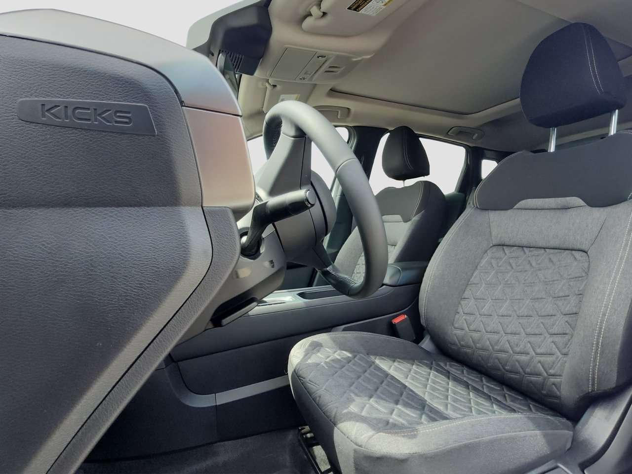 2026 Nissan Kicks SV Premium AWD DEMO SALE Photo