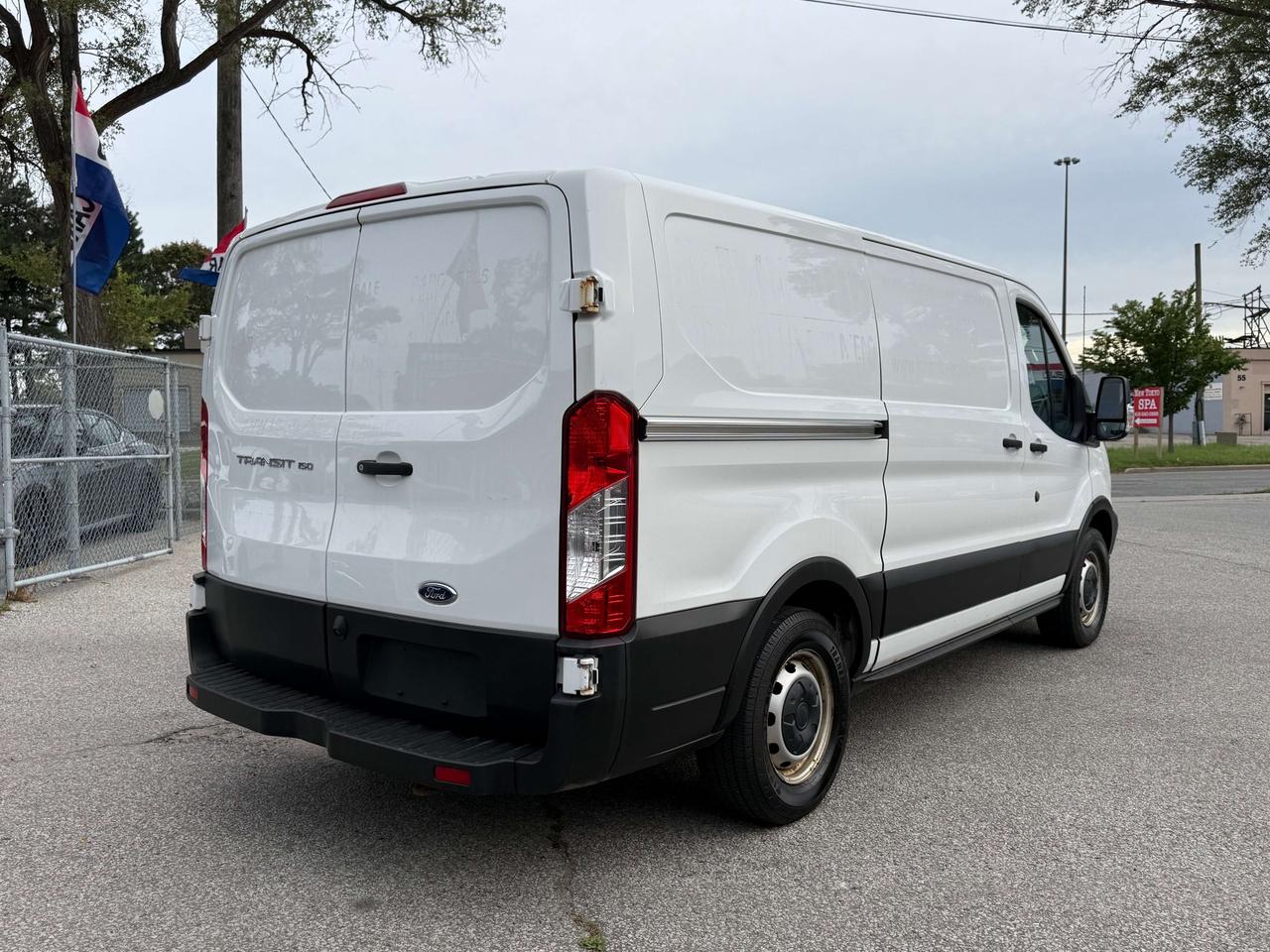 2019 Ford Transit Low Roof l T150 l RWD l 130" l Reverse Cam l V6 l Photo