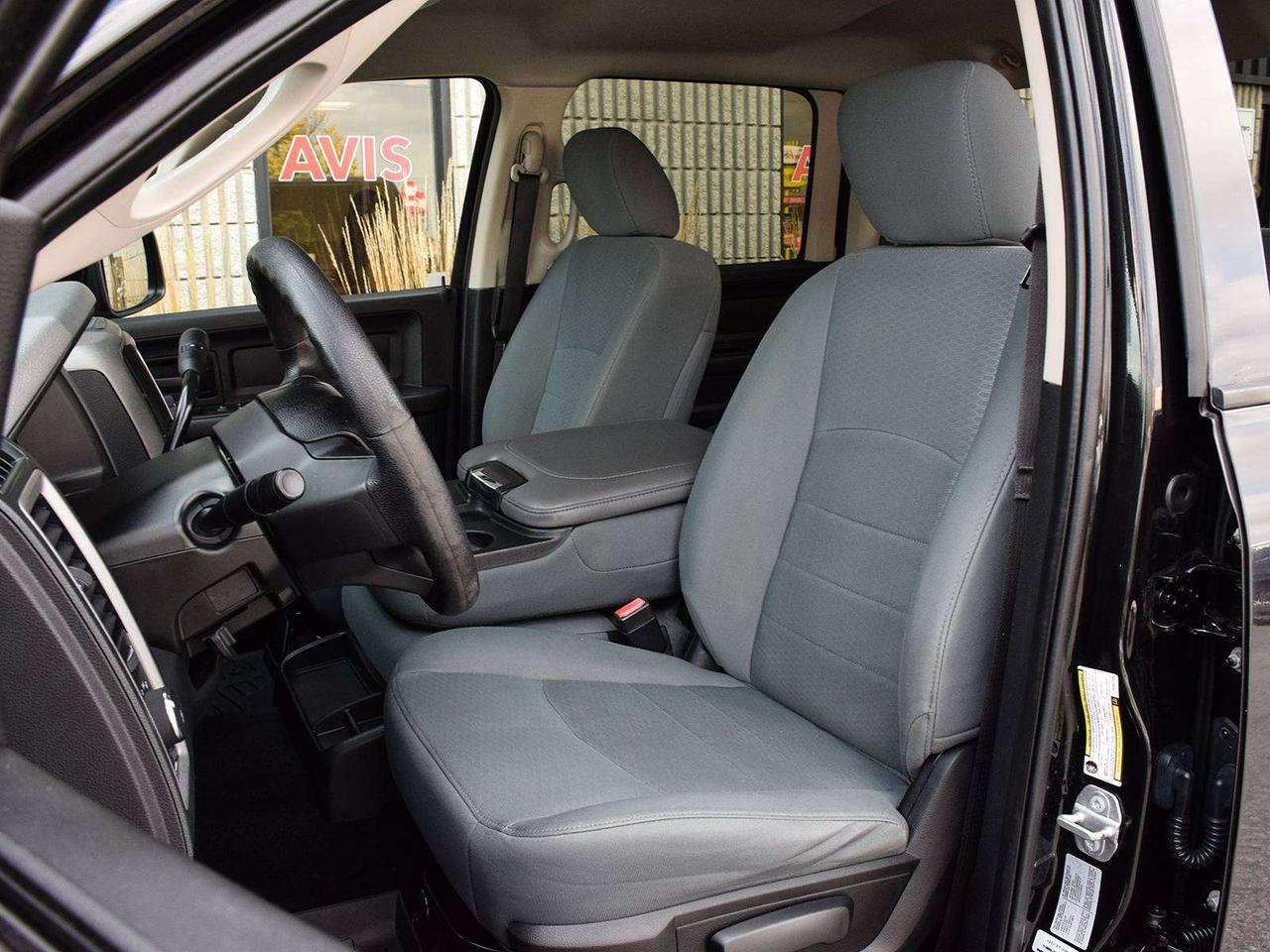 2017 RAM 1500 ST Crew Cab 4x4 ~HEMI ~Trailer Tow ~Alloy Wheels Photo