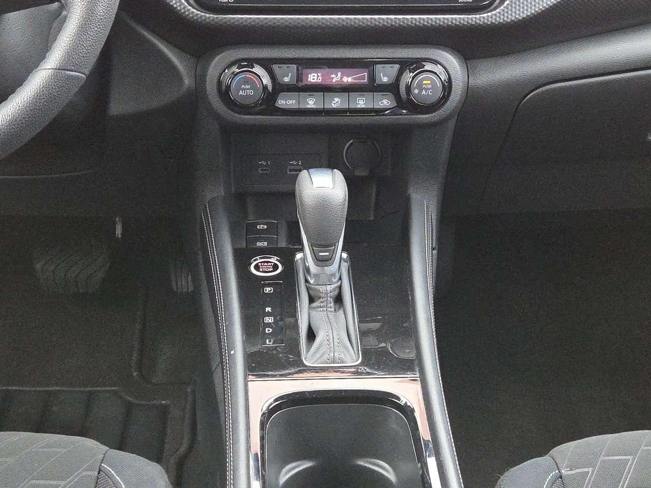 2024 Nissan Kicks SV Photo