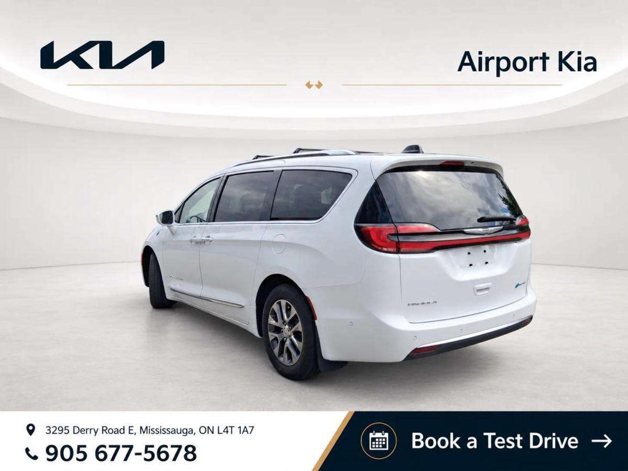 2024 Chrysler Pacifica Pinnacle 2WD Photo