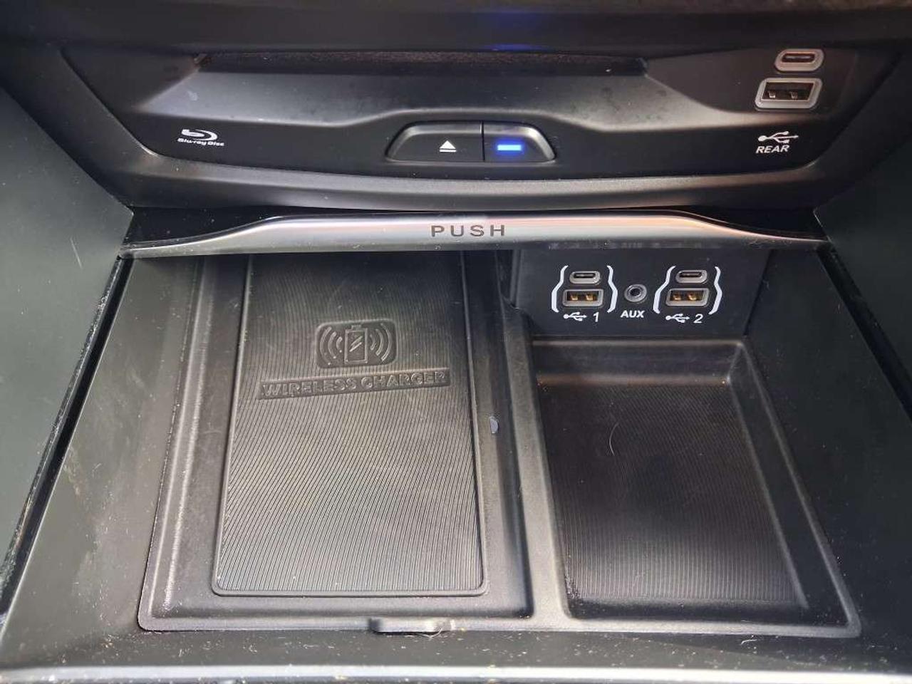 2024 Chrysler Pacifica Pinnacle 2WD Photo