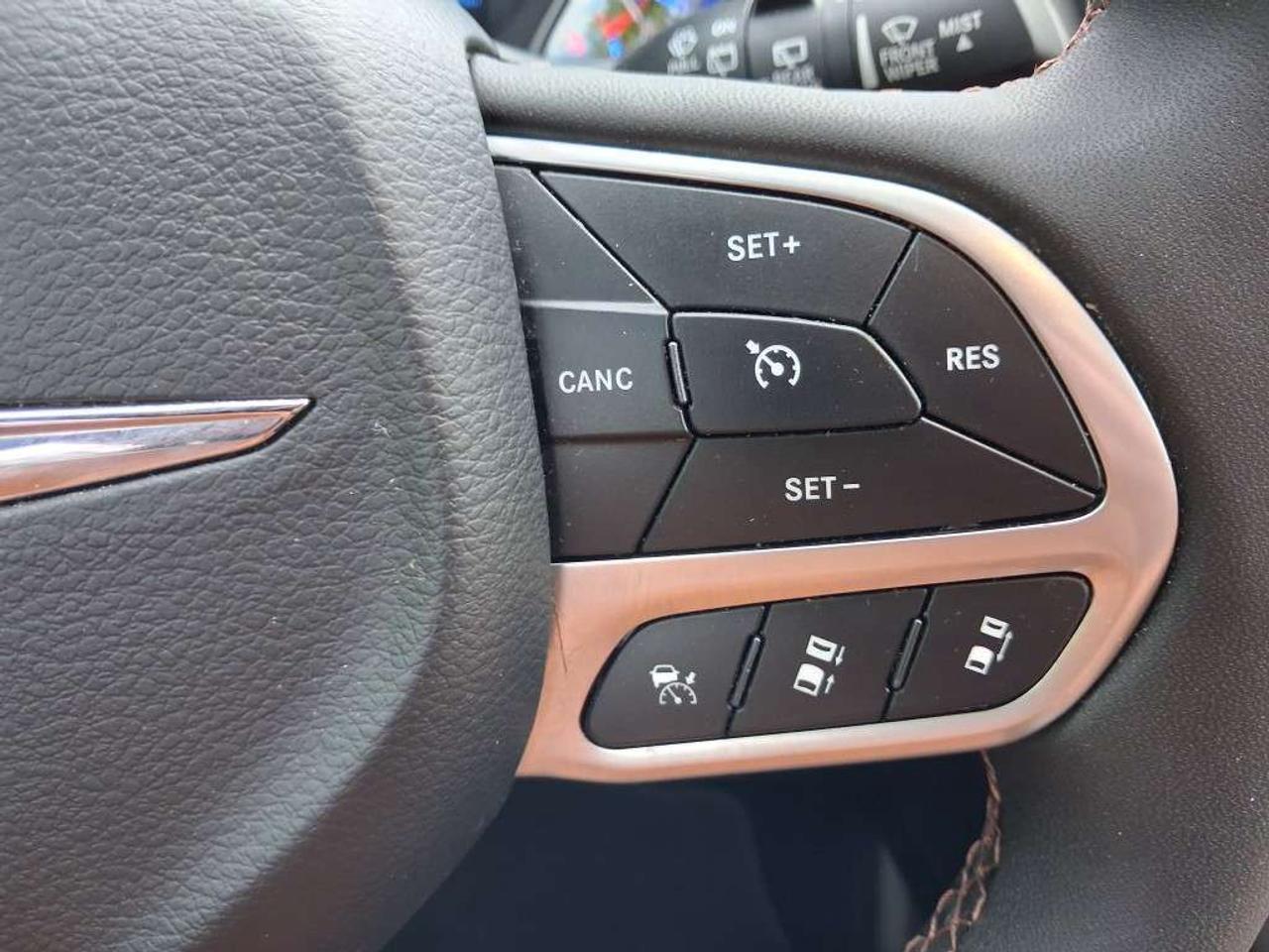 2024 Chrysler Pacifica Pinnacle 2WD Photo