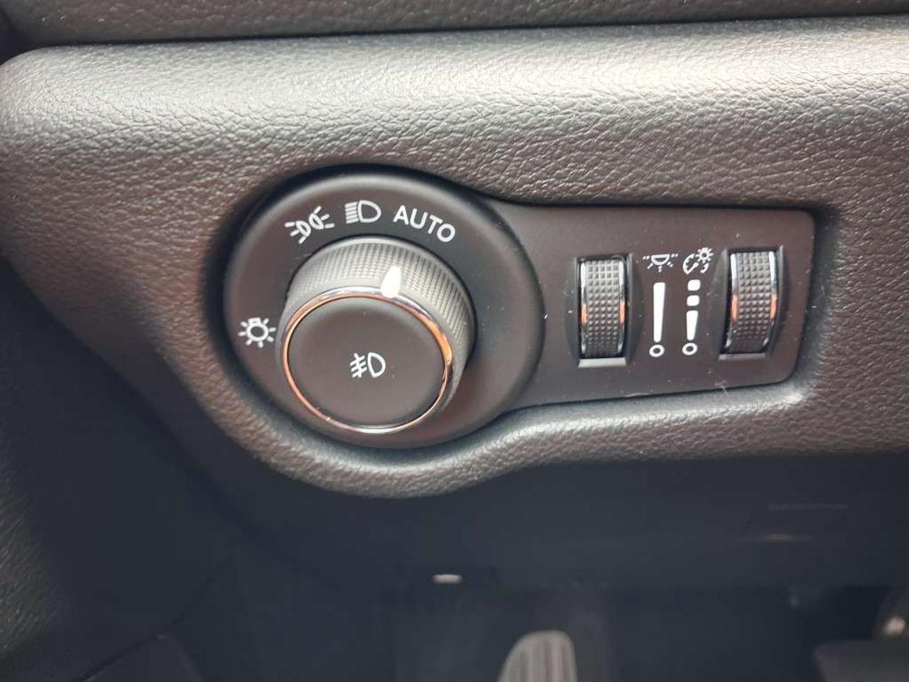 2024 Chrysler Pacifica Pinnacle 2WD Photo