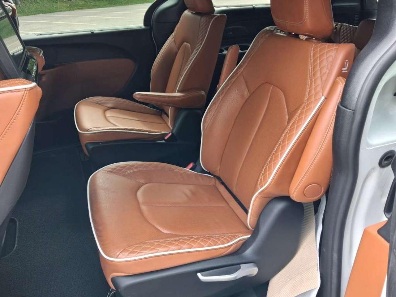 2024 Chrysler Pacifica Pinnacle 2WD Photo