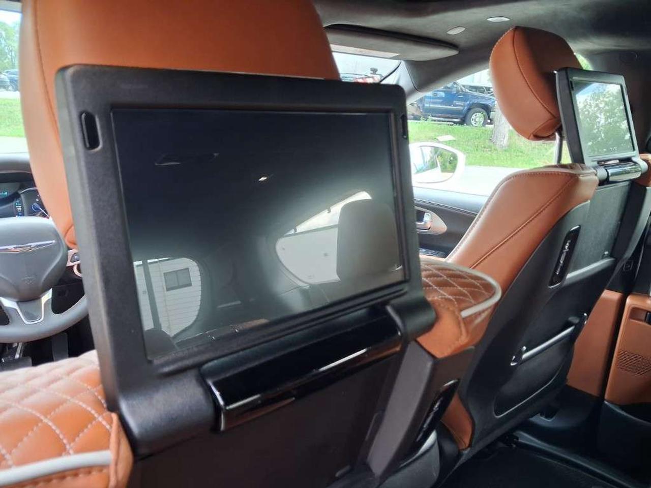 2024 Chrysler Pacifica Pinnacle 2WD Photo