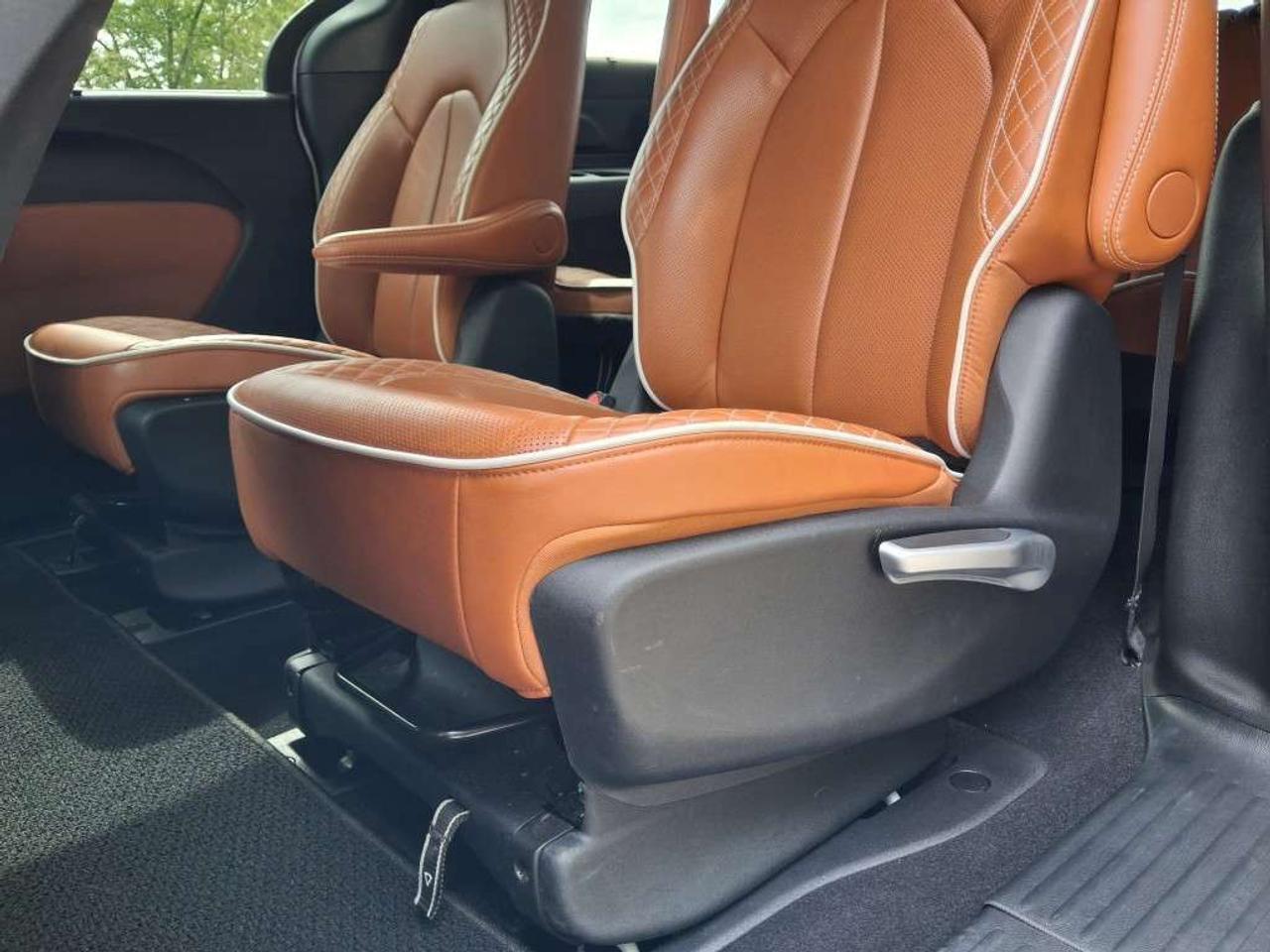 2024 Chrysler Pacifica Pinnacle 2WD Photo