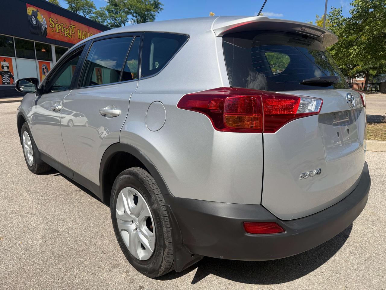 2015 Toyota RAV4 LE !!! YES ONLY 39742 KMS !!!! ONE OWNER !! MINT ! Photo