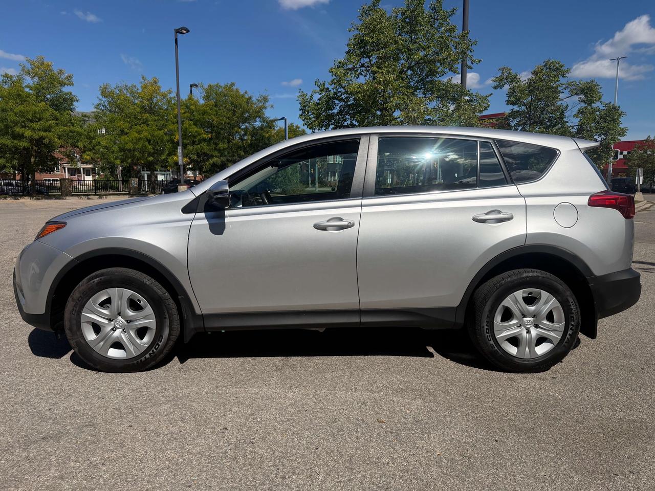2015 Toyota RAV4 LE !!! YES ONLY 39742 KMS !!!! ONE OWNER !! MINT ! Photo1