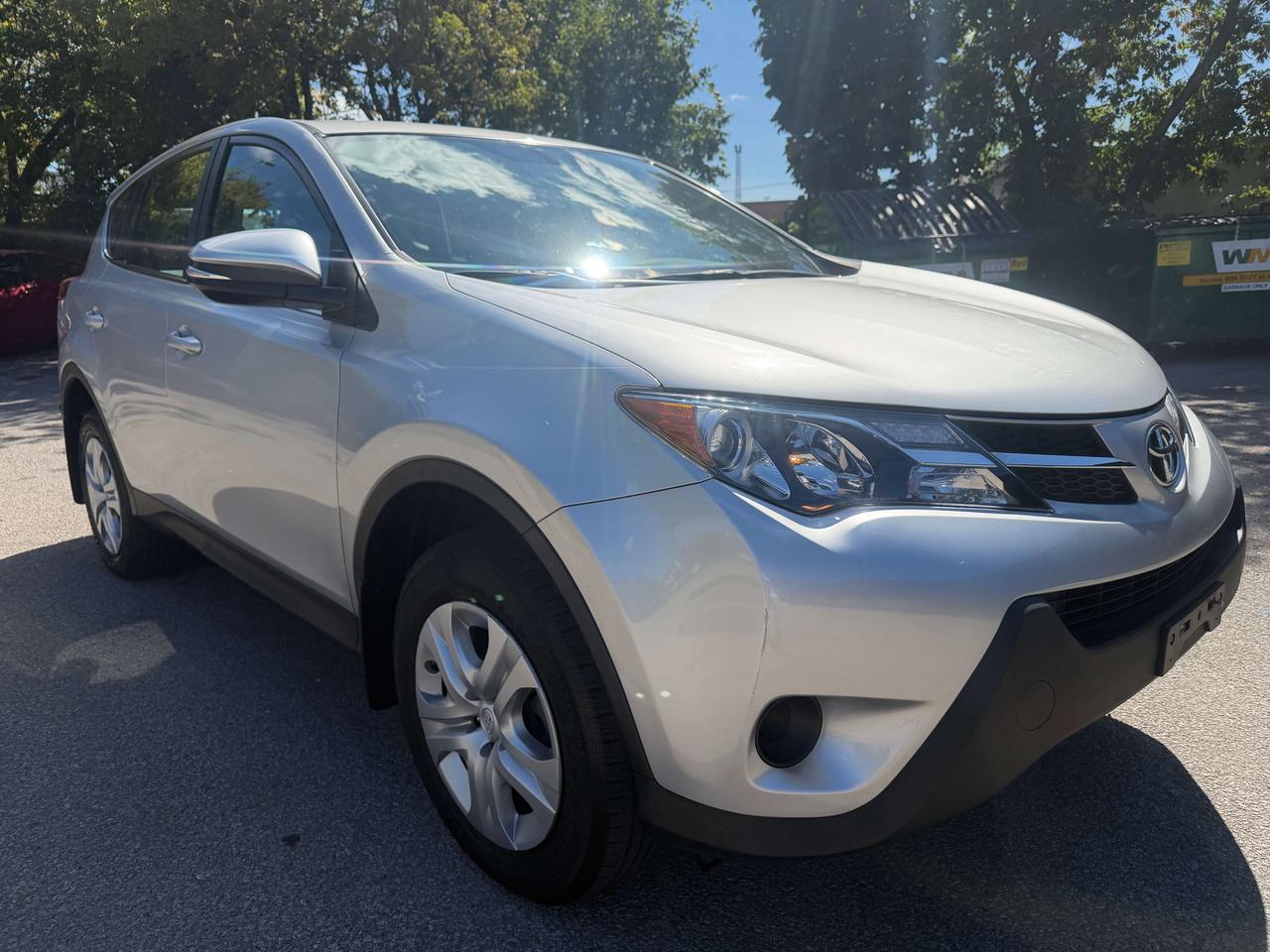 2015 Toyota RAV4 LE !!! YES ONLY 39742 KMS !!!! ONE OWNER !! MINT ! Photo