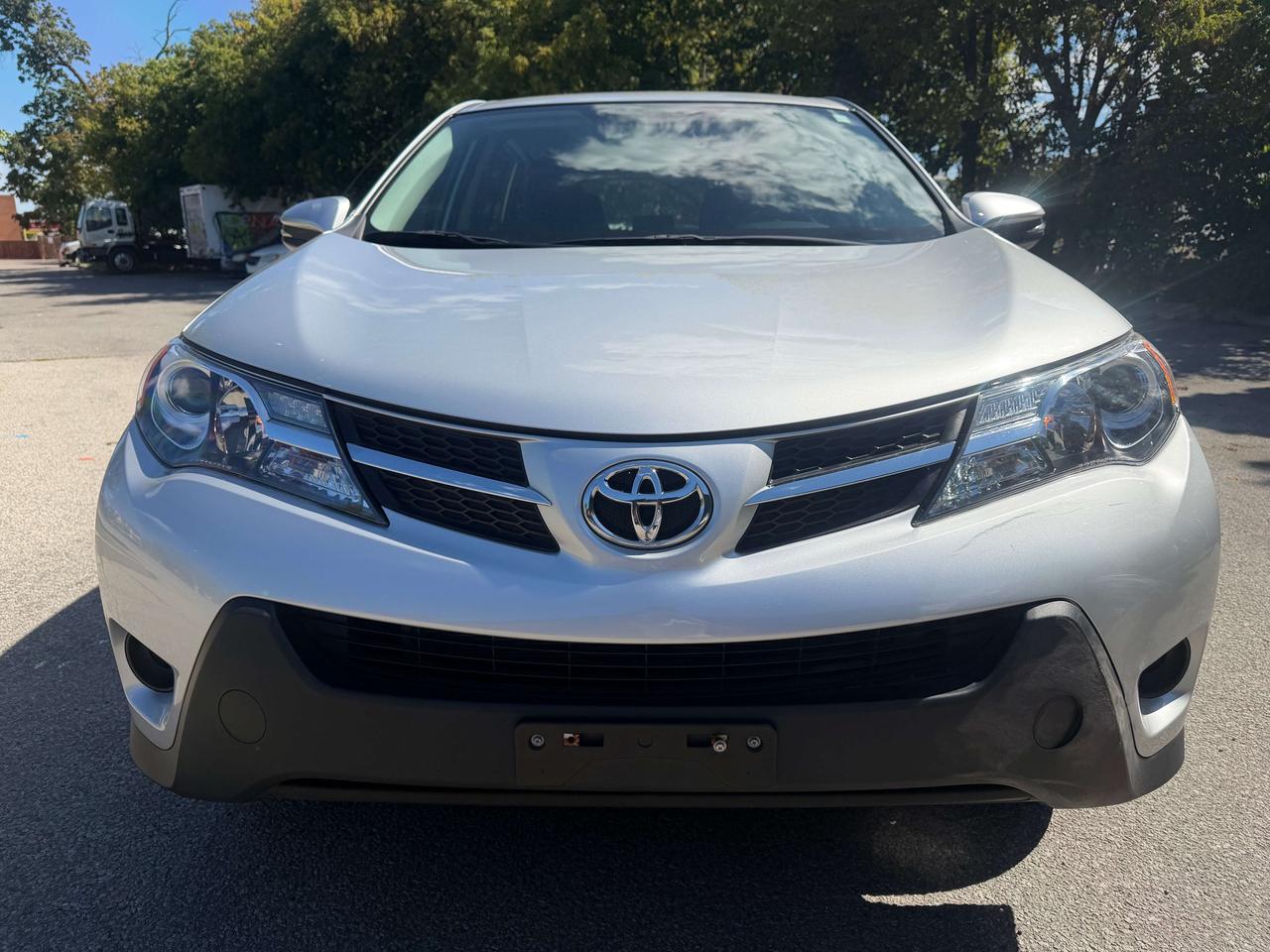 2015 Toyota RAV4 LE !!! YES ONLY 39742 KMS !!!! ONE OWNER !! MINT ! Photo