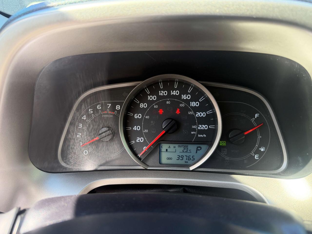 2015 Toyota RAV4 LE !!! YES ONLY 39742 KMS !!!! ONE OWNER !! MINT ! Photo