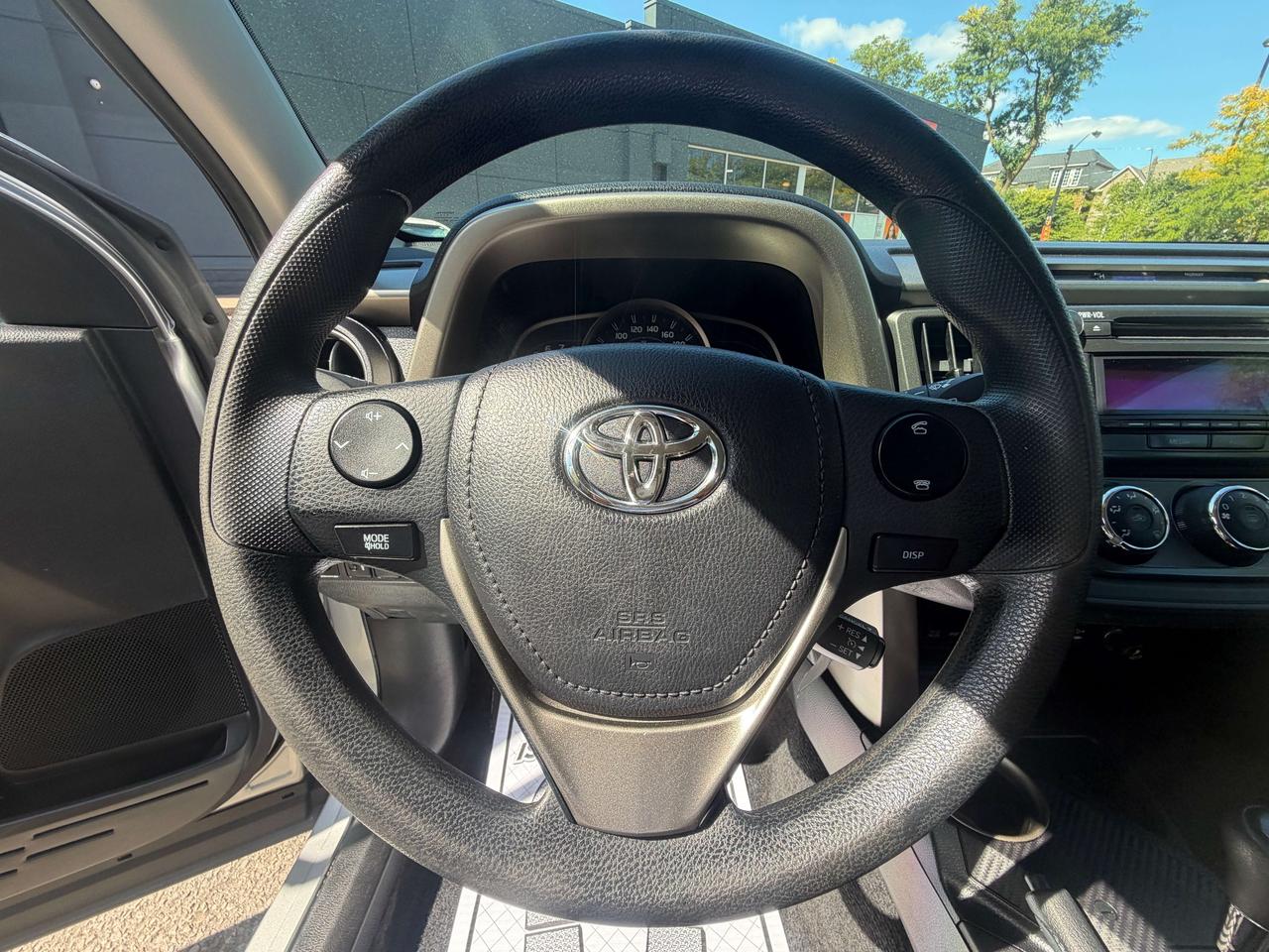 2015 Toyota RAV4 LE !!! YES ONLY 39742 KMS !!!! ONE OWNER !! MINT ! Photo