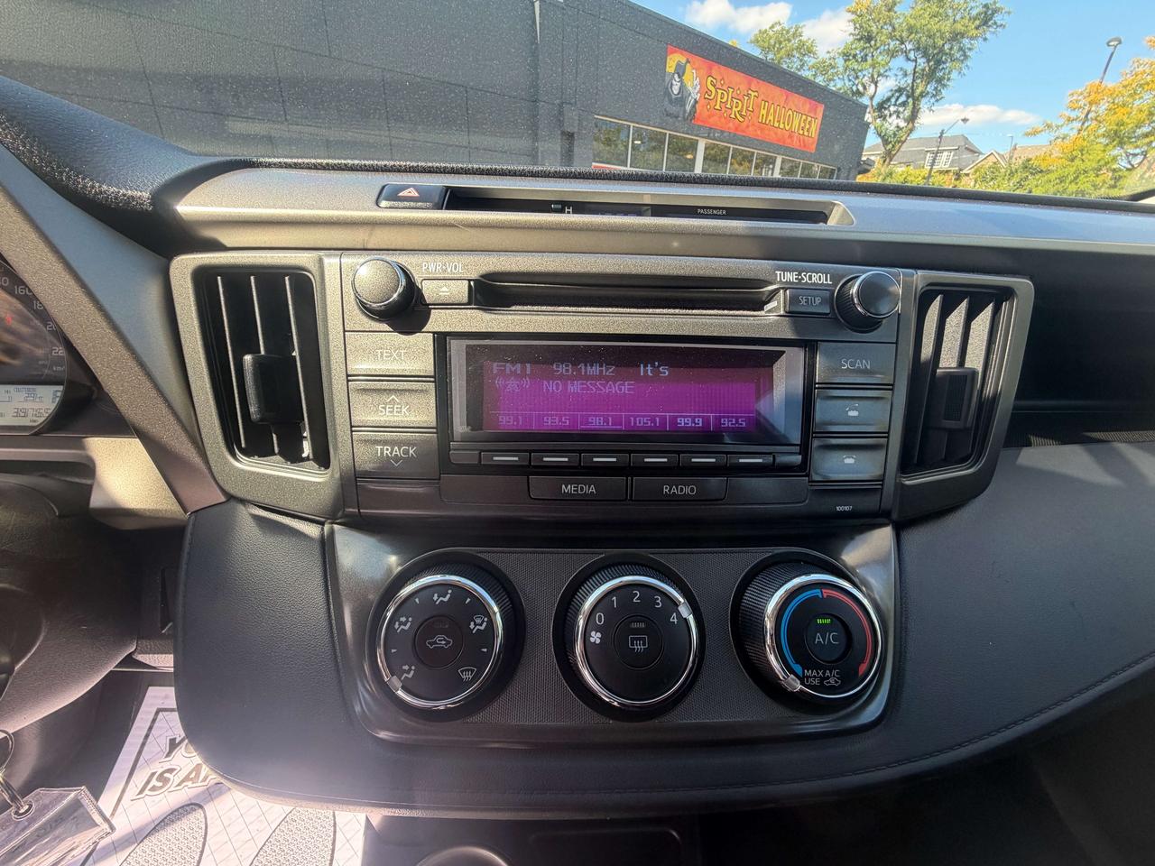2015 Toyota RAV4 LE !!! YES ONLY 39742 KMS !!!! ONE OWNER !! MINT ! Photo