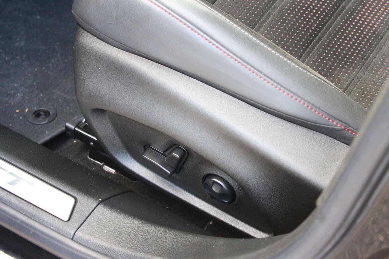 2024 Dodge Hornet R/T Plus / Leather / Sunroof / Harman Kardon Photo