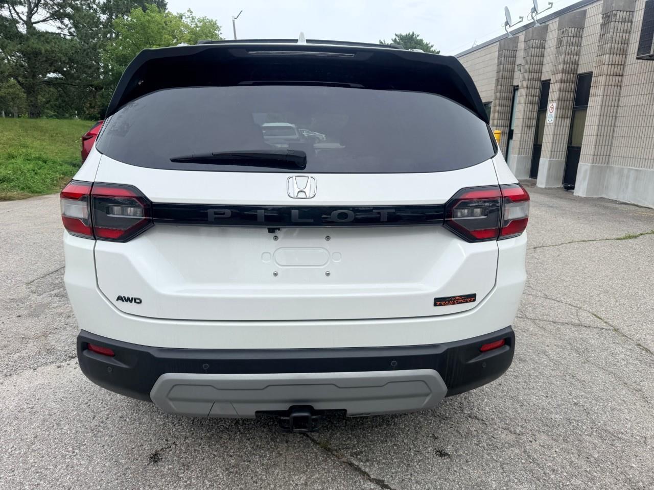 2023 Honda Pilot TrailSport 4dr All-Wheel Drive Photo