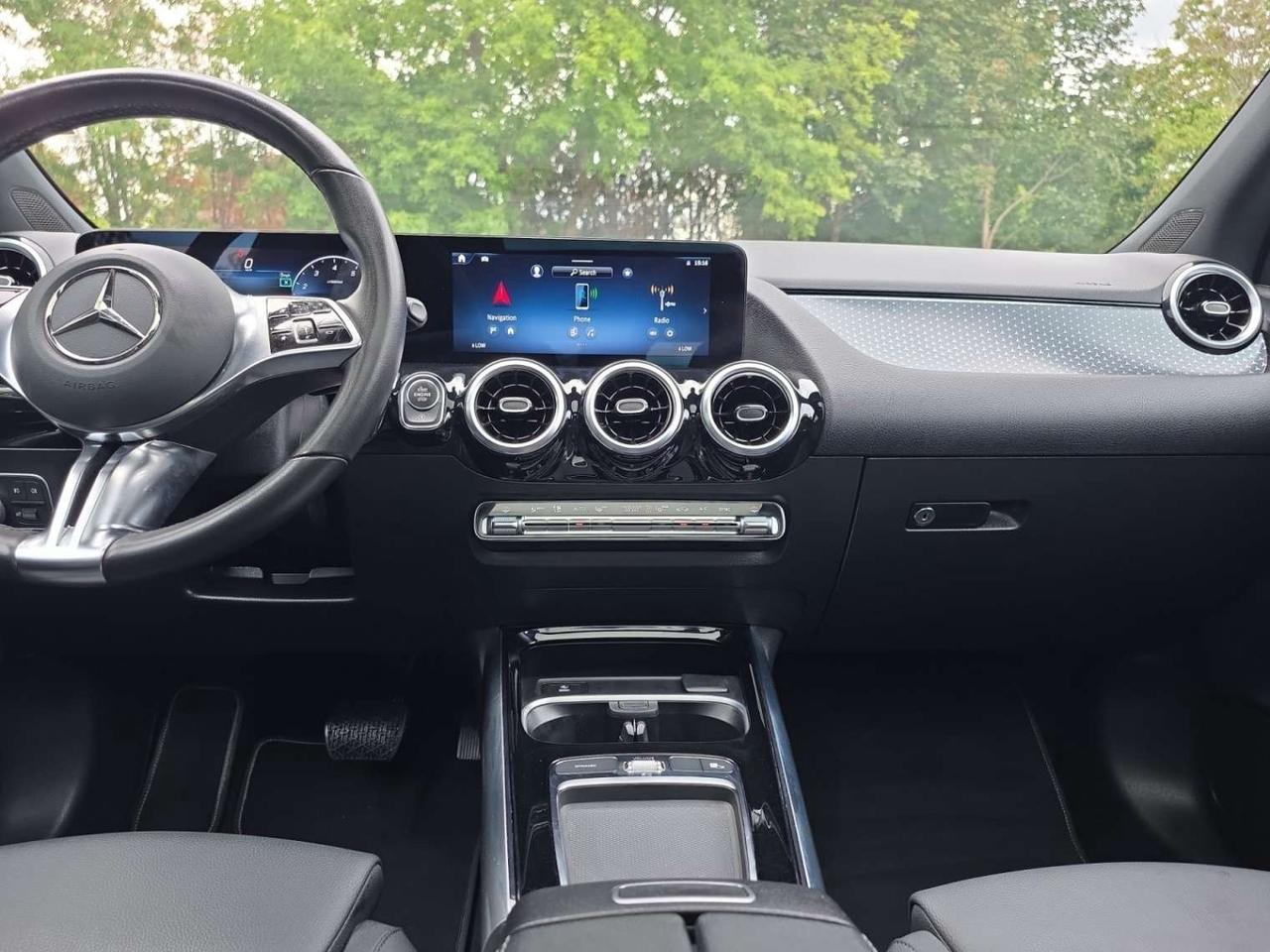 2026 Mercedes-Benz GLA GLA 250 4MATIC * NO ACCIDENTS / CARPLAY / CAMERA / PANORAMIC / BLIND SPOT Photo