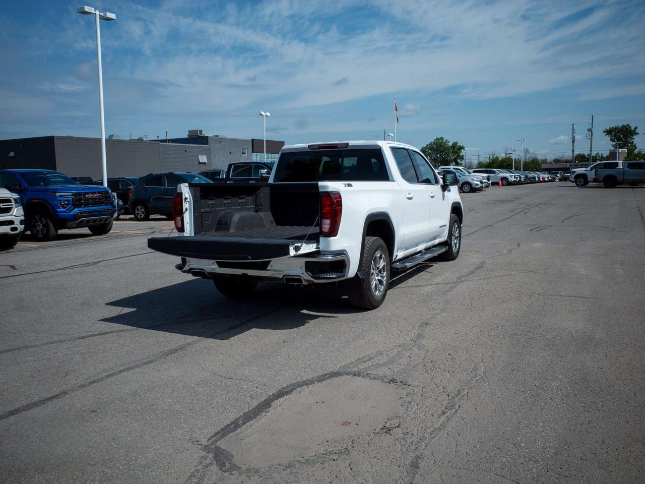 2025 GMC Sierra 1500 SLE - Remote Engine Start   Adjustable Lumbar Photo