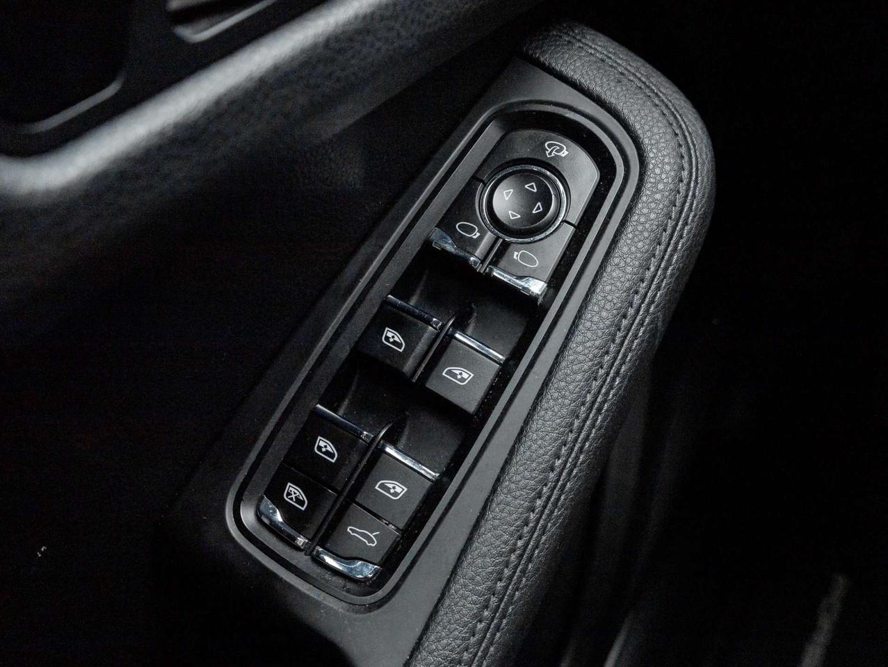 2015 Porsche Macan S -One Owner-Pano-Vent Seat-Navi-BOSE-340 HP-NO Accidents Photo