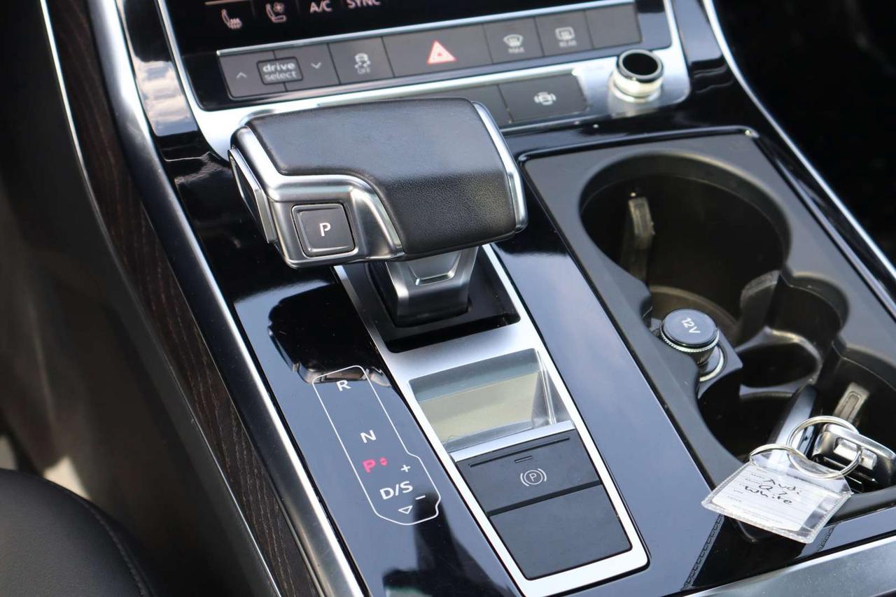 2021 Audi Q7 Progressiv S-Line   55 TFSI V6   Panoramic Sunroof Photo