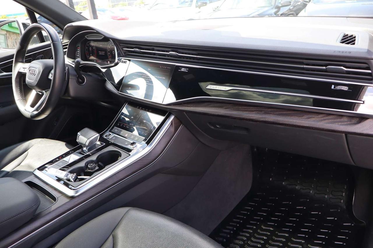 2021 Audi Q7 Progressiv S-Line   55 TFSI V6   Panoramic Sunroof Photo