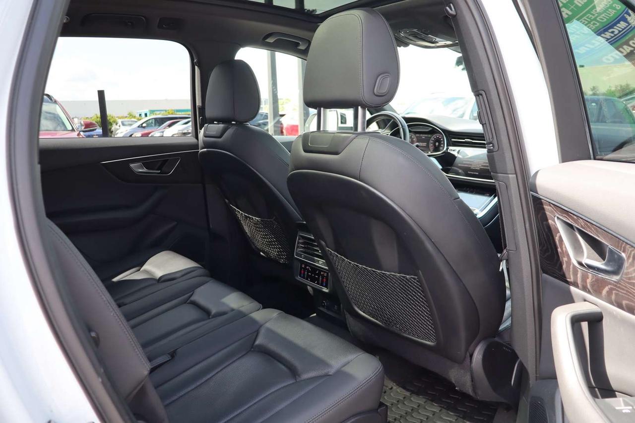 2021 Audi Q7 Progressiv S-Line   55 TFSI V6   Panoramic Sunroof Photo