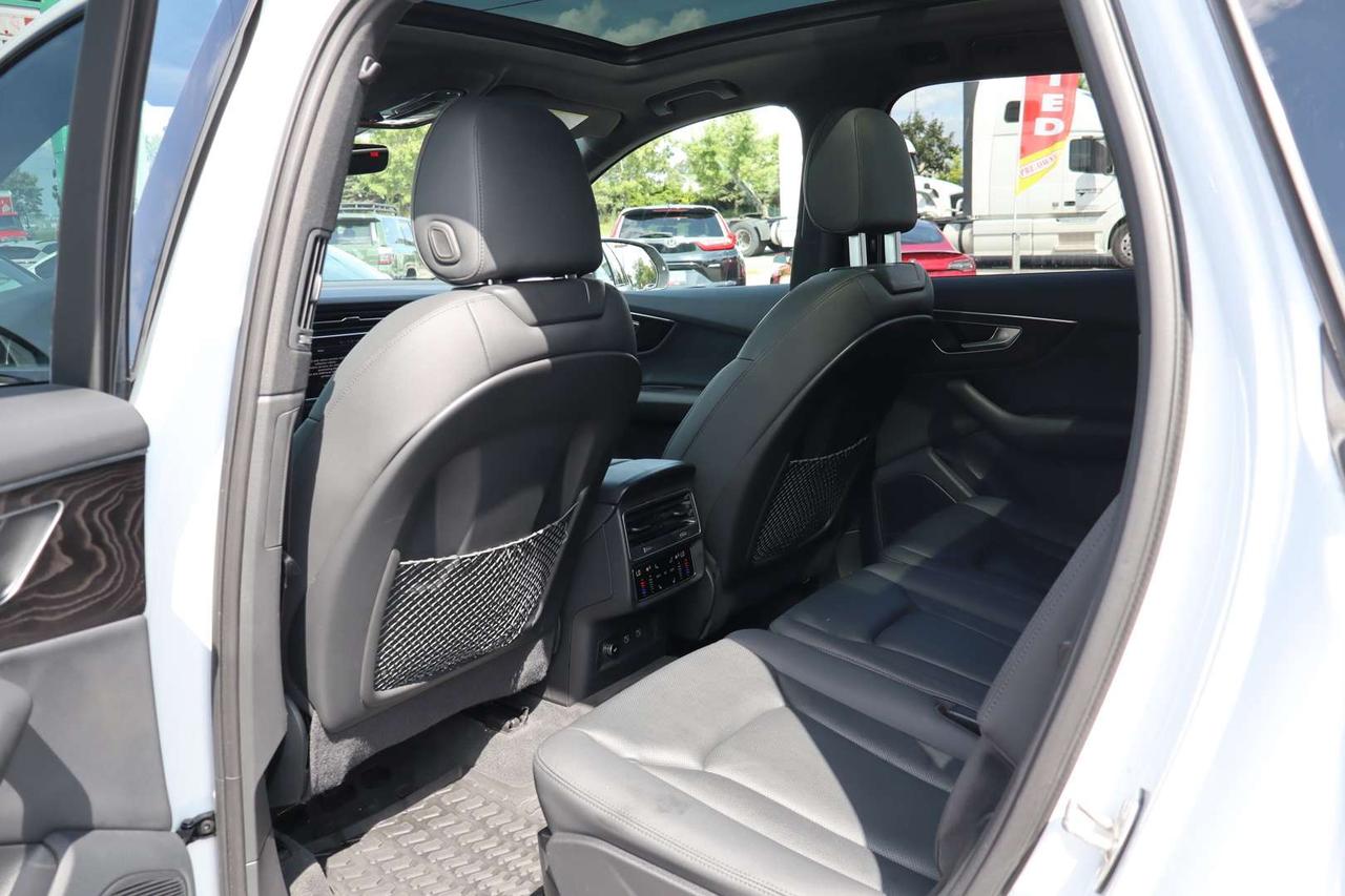 2021 Audi Q7 Progressiv S-Line   55 TFSI V6   Panoramic Sunroof Photo