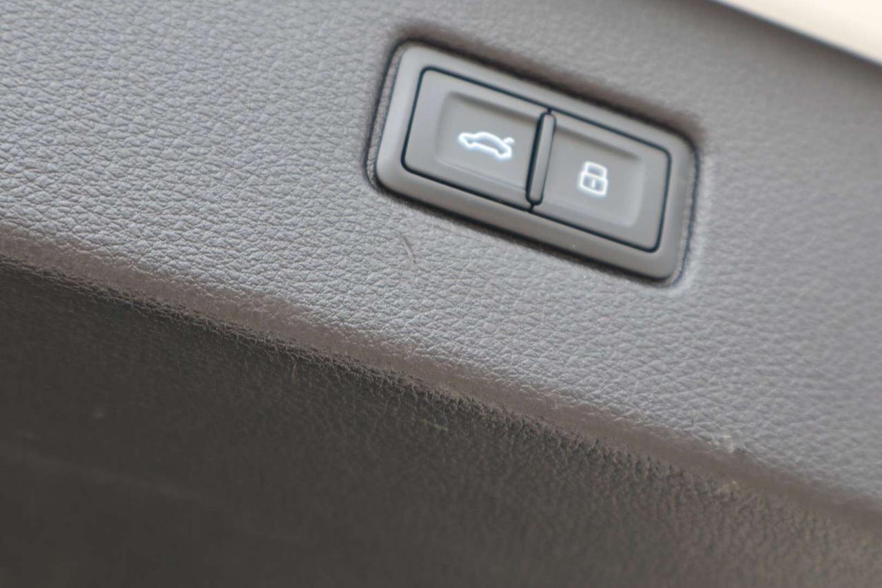 2021 Audi Q7 Progressiv S-Line   55 TFSI V6   Panoramic Sunroof Photo