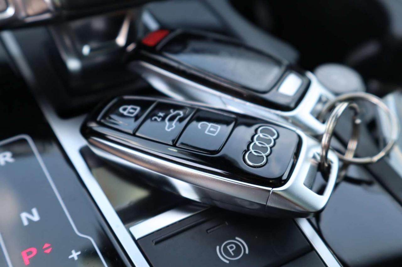 2021 Audi Q7 Progressiv S-Line   55 TFSI V6   Panoramic Sunroof Photo