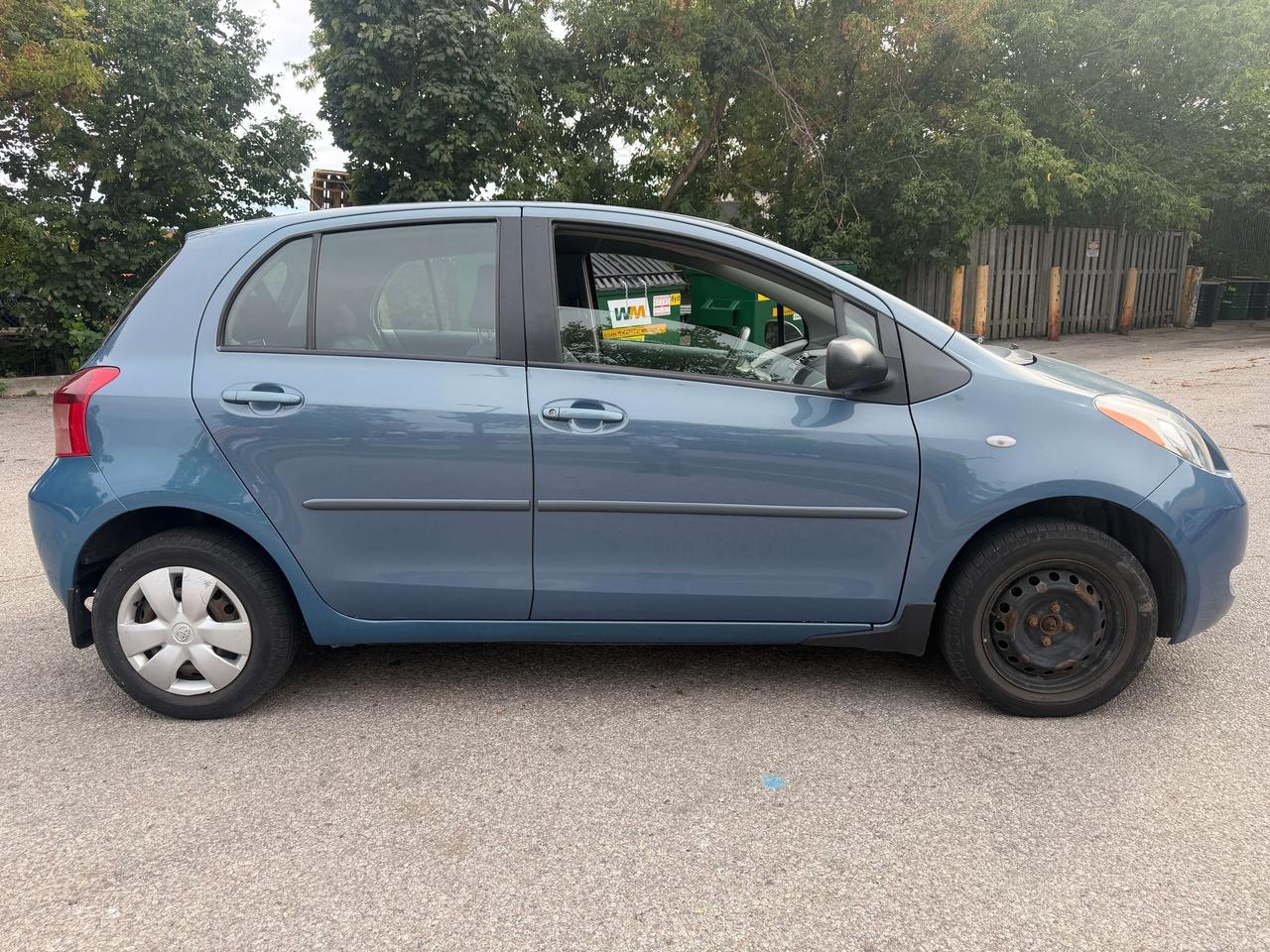 2007 Toyota Yaris LE !!! YES ONLY 160987 KMS !!! AUTO !! CERTIFIED ! Photo