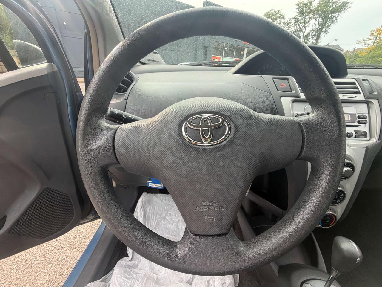 2007 Toyota Yaris LE !!! YES ONLY 160987 KMS !!! AUTO !! CERTIFIED ! Photo