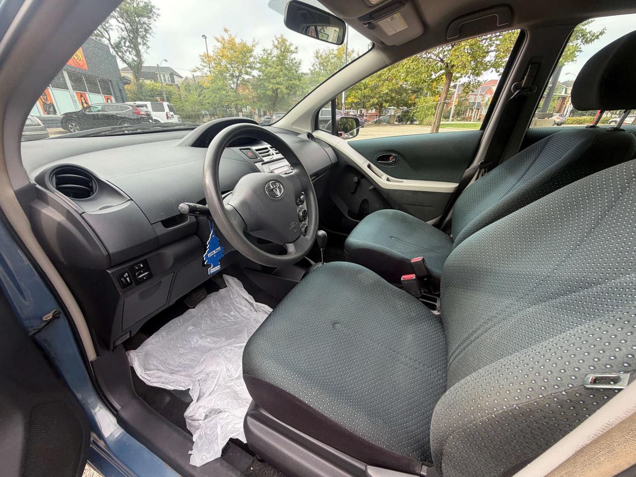 2007 Toyota Yaris LE !!! YES ONLY 160987 KMS !!! AUTO !! CERTIFIED ! Photo