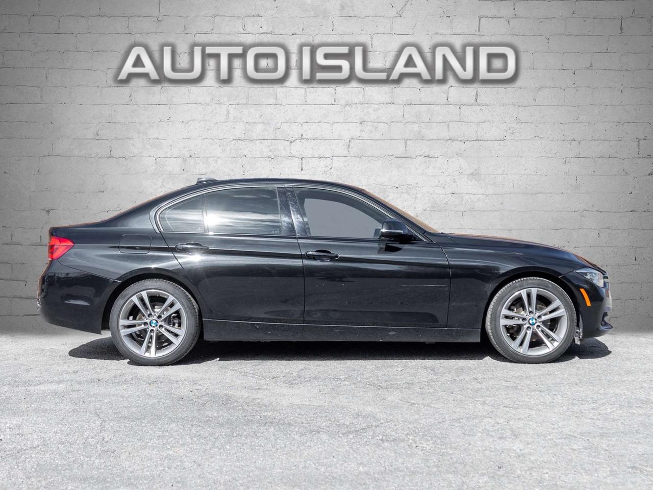 2017 BMW 3 Series 330i xDrive Sport-Line -NAVI-Comfort Access-LED-Dealer Serviced-NO Accidents Photo2
