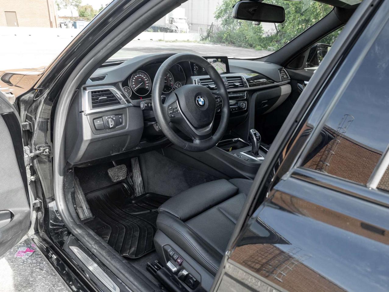 2017 BMW 3 Series 330i xDrive Sport-Line -NAVI-Comfort Access-LED-Dealer Serviced-NO Accidents Photo