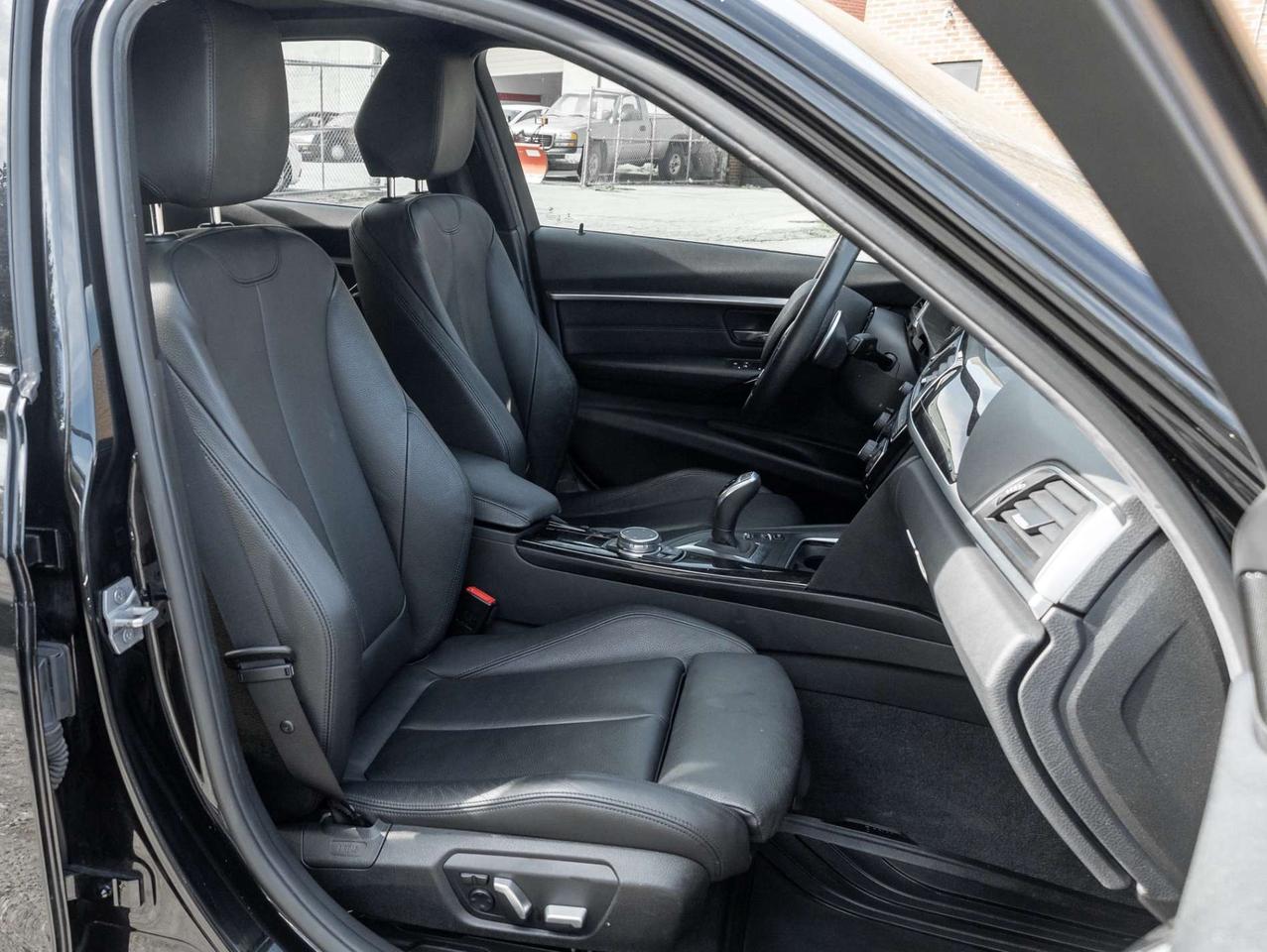2017 BMW 3 Series 330i xDrive Sport-Line -NAVI-Comfort Access-LED-Dealer Serviced-NO Accidents Photo