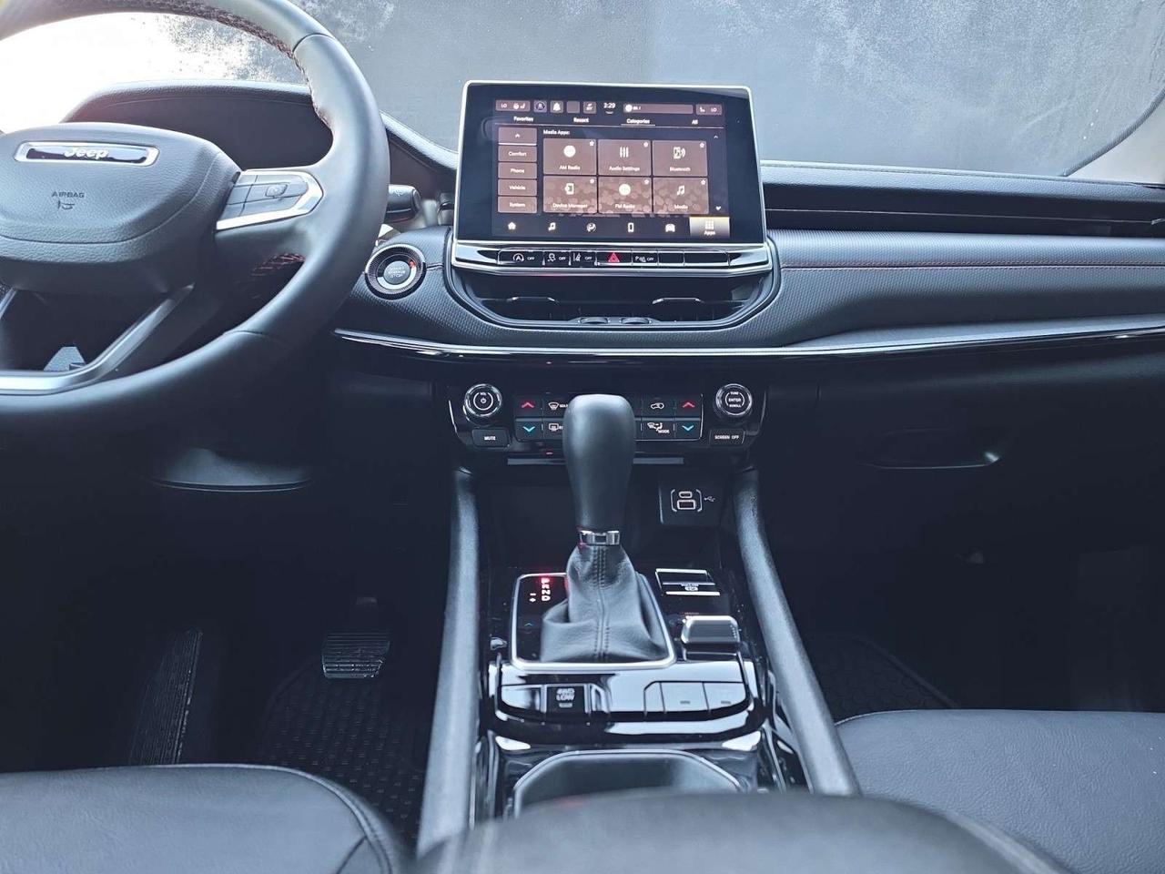 2024 Jeep Compass Trailhawk 4x4 * CARPLAY / CAMERA / DRIVER ASSIST / LOW KM / LED LIGHTS Photo