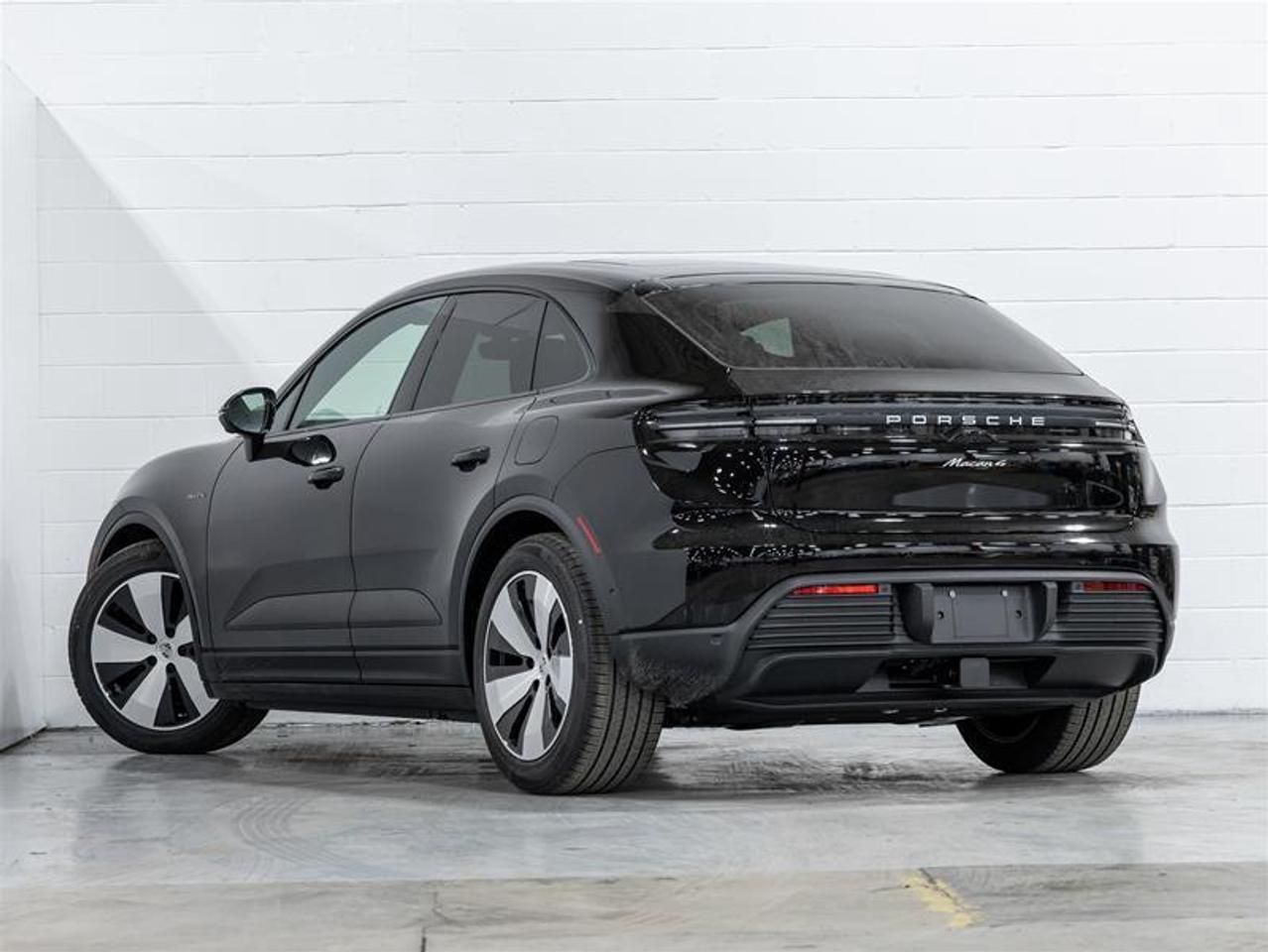 2025 Porsche Macan  Photo