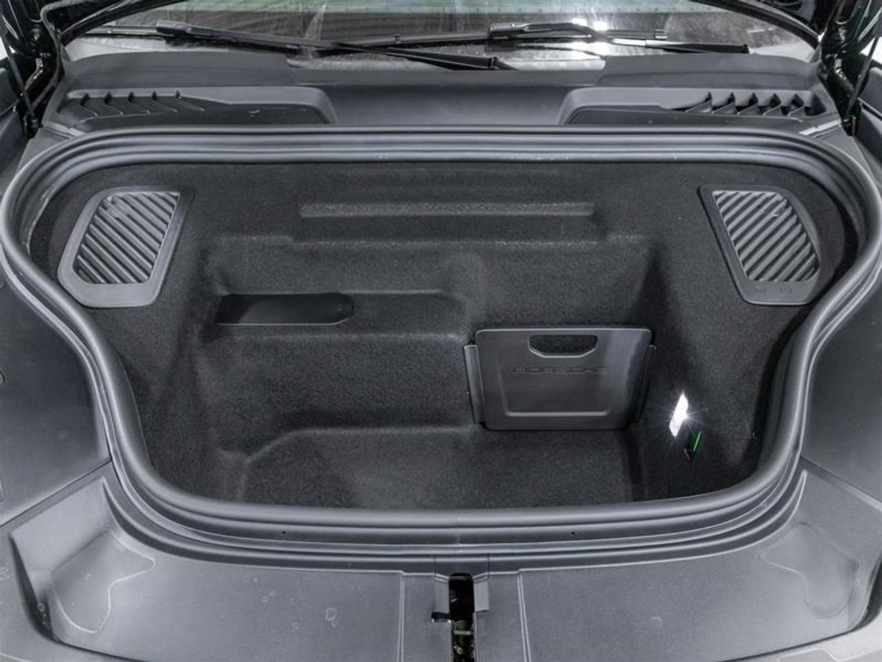 2025 Porsche Macan  Photo