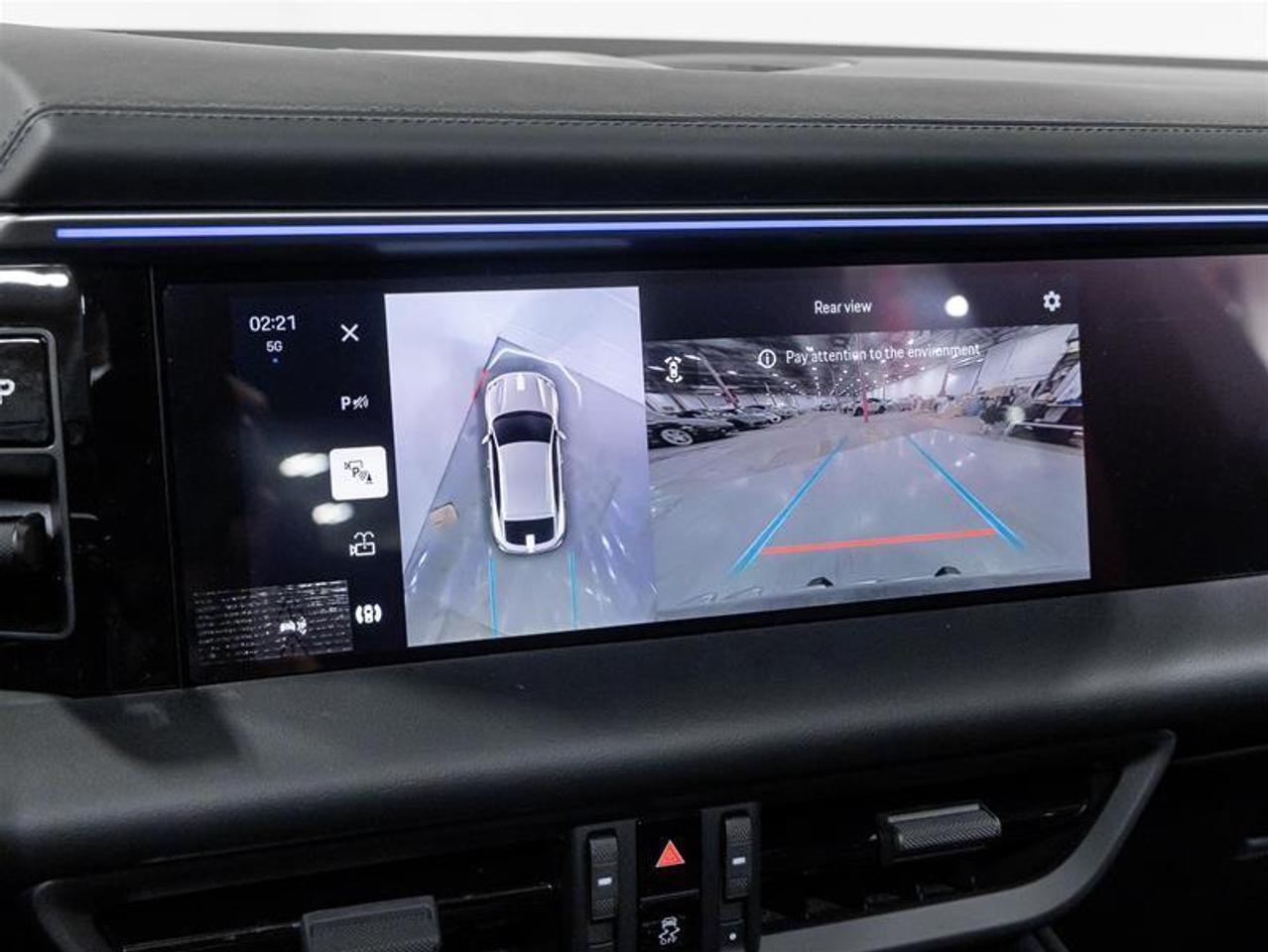 2025 Porsche Macan  Photo