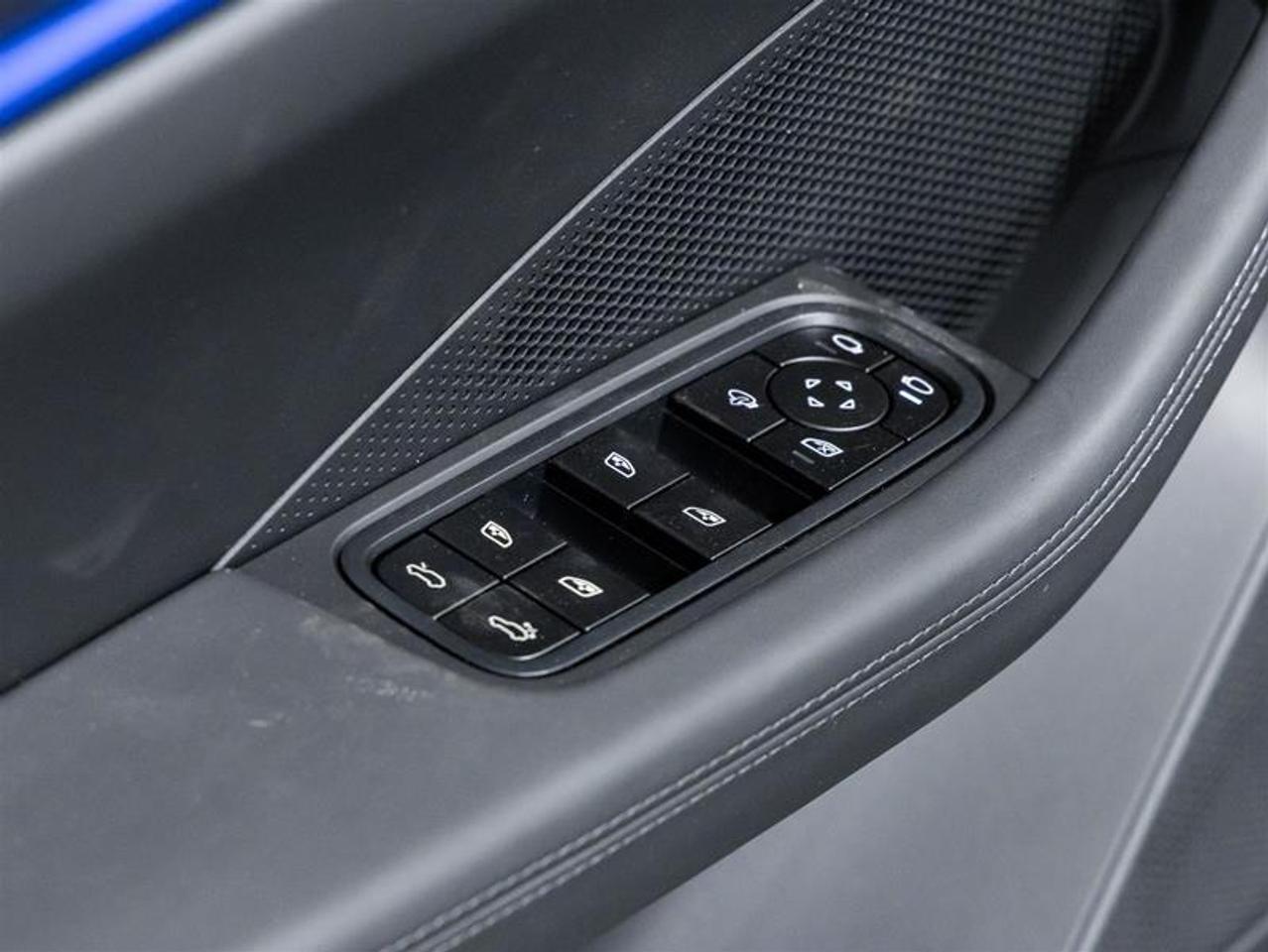 2025 Porsche Macan  Photo