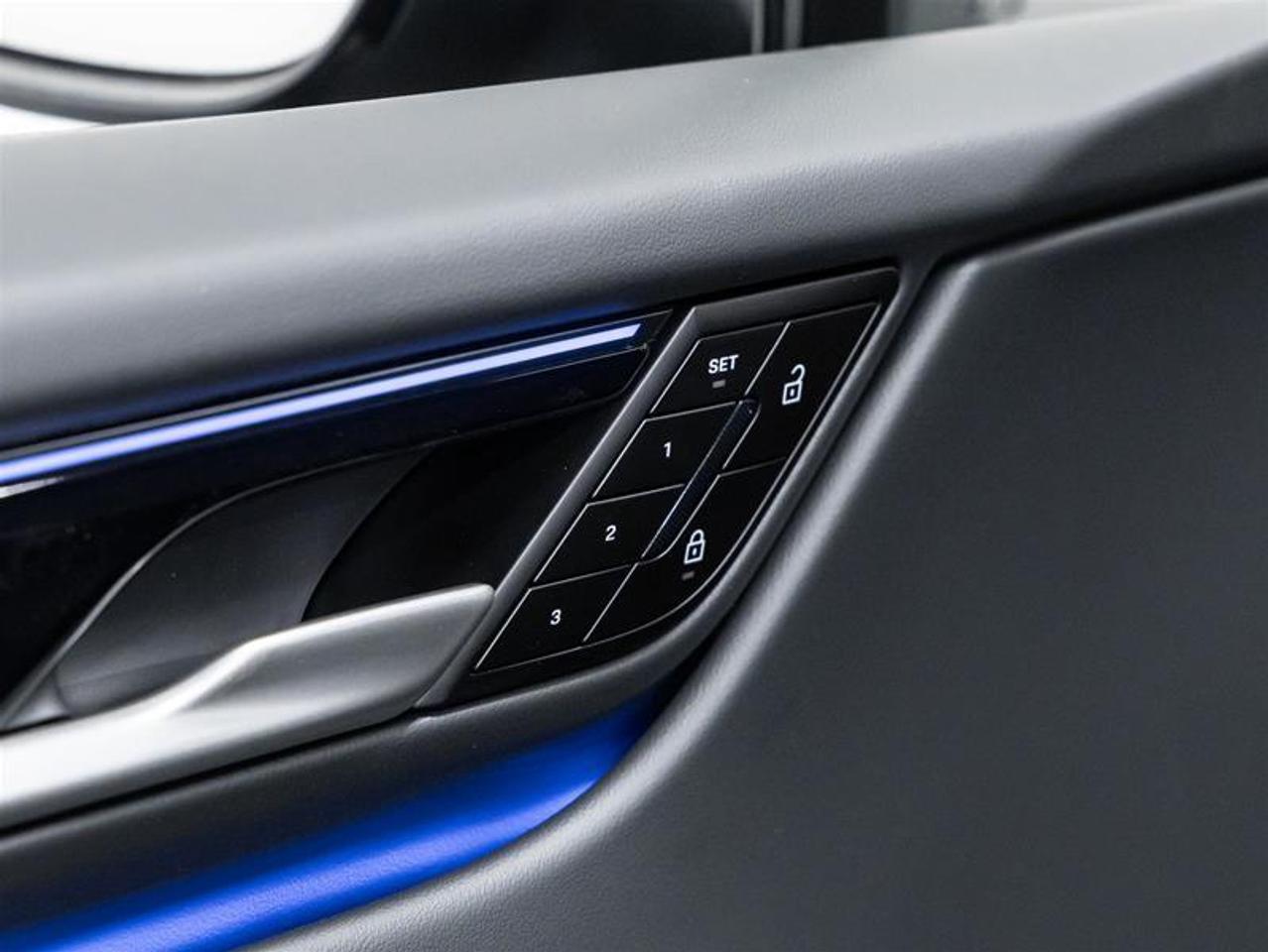 2025 Porsche Macan  Photo